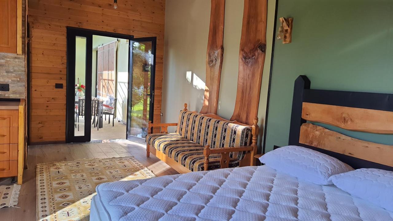 Room With Private Garden ชโคเดอร์ ภายนอก รูปภาพ